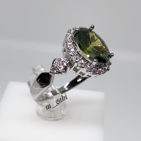 Sterling silver  peridot ring - Picture 4 of 4